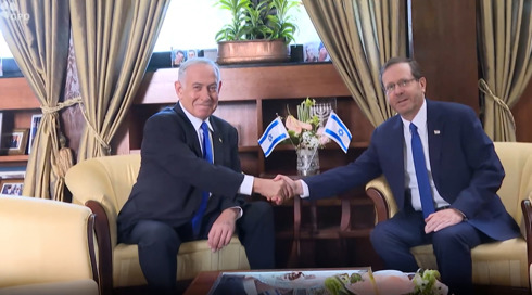 אחרי שנים של יריבות פוליטית מרה: האם הנשיא הרצוג יעניק חנינה לראש הממשלה נתניהו?