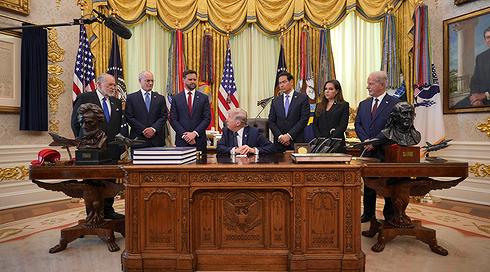 הפגישה בין שגרירי לבנון וישראל בבית הלבן 