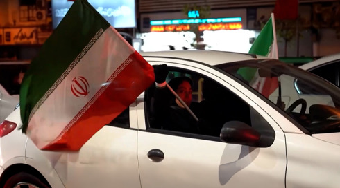 "ניצחון גדול על אמריקה הפושעת": באיראן חוגגים את הפסקת האש