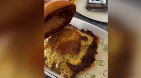 "מסעדות מעופפות": האם הארוחות בטיסה באמת השתפרו?