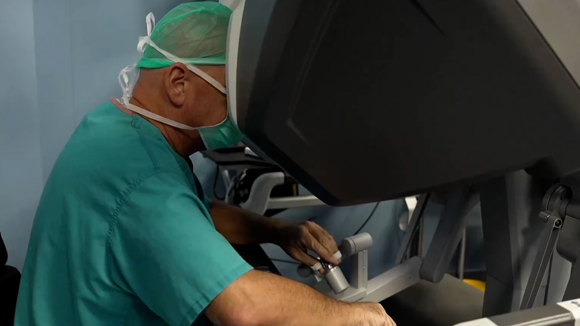 "המנתח ישב בצד השני של החדר": לראשונה בישראל - ניתוח לב רובוטי