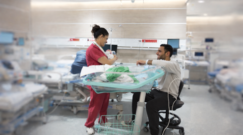 מיילדת תחת אש