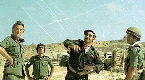 גבעת חלפון דווקא עונה: הקטעים האייקוניים והסודות מסט הצילומים