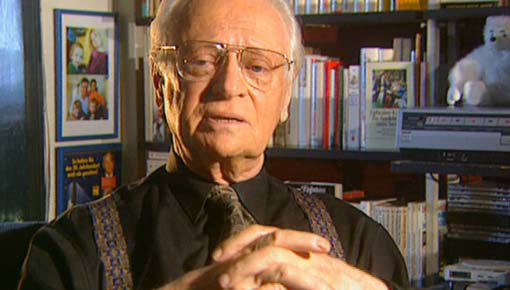 אפרים קישון בריאיון בביתו. 23.2.2002