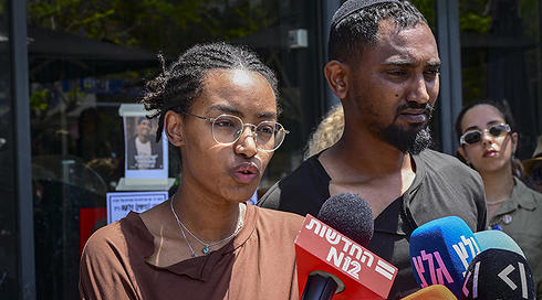 אחיו ואחותו של ימנו זלקה בזירת הרצח