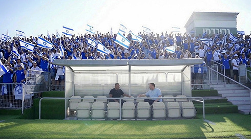 פסקול מהיציע: הסודות מאחורי שירי הכדורגל הכי אהובים בישראל