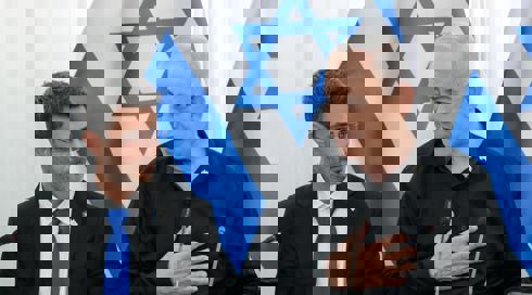 ראש הממשלה בנימין נתניהו וראש עיריית קריית שמונה אביחי שטרן בישיבת הממשלה בעיר, 01.02.26