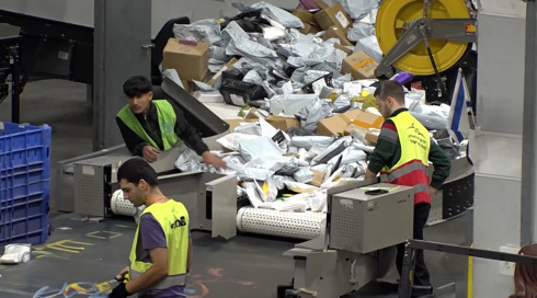 חבילה עוברת: הצרכנים חוגגים והעסקים זועמים מאז הוכפל הפטור ממע״מ