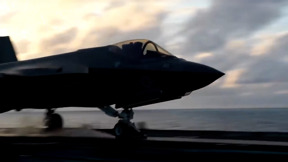 מתכוננים לתקיפה: עשרות מטוסי קרב ונושאת מטוסים בדרך לישראל