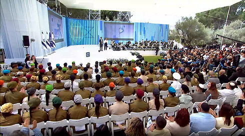 1920X1080 4800 Hp (1).00 04 11 35.Still001