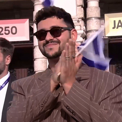 עם חיוך גדול ובלי יותר מדי הפגנות: הדרך של נועם בתן לגמר האירוויזיון