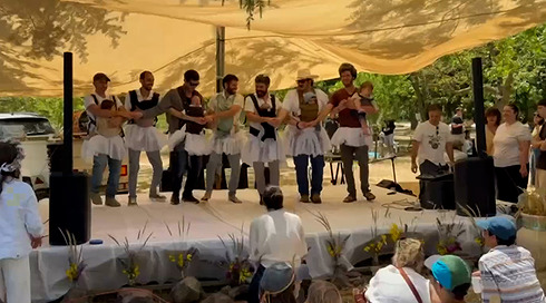 למרות הכול - הקיבוצים צומחים מחדש: חג הביכורים המרגש בצפון ובדרום