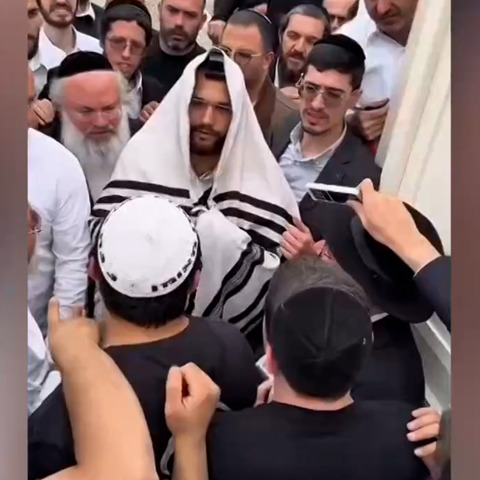 רב הטיקטוק נגד השכנים: המלחמה על בית הכנסת של הרב הינוקא בראשון לציון